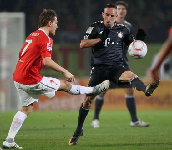 弗拉格砍下35分8篮板，莱昂纳德贡献30分，独行侠客场险胜快船