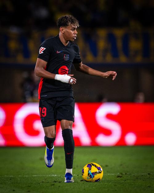 本轮世预赛欧洲区最佳进球候选：埃泽和达姆斯高的进球在列