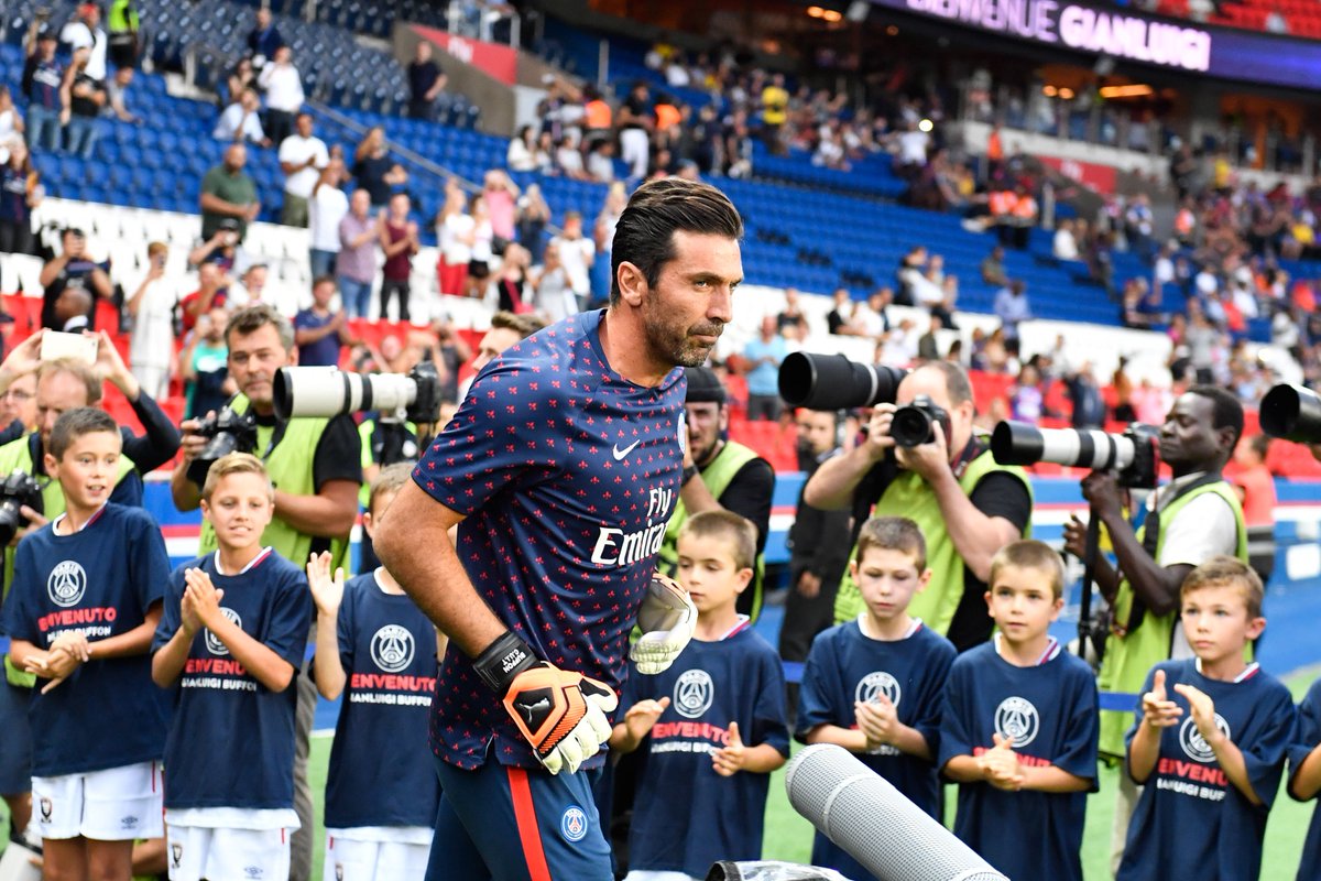 篮球湖人替补锋线表现抢眼