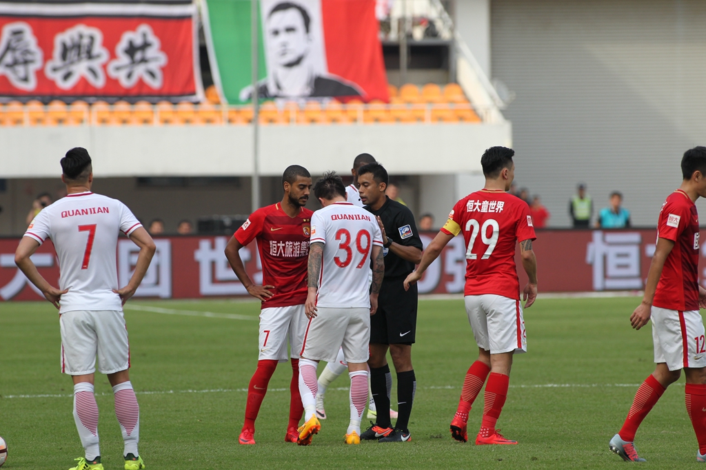 英超战报：穆尼奥斯破门，拉尔森中横梁，水晶宫1-0伯恩利