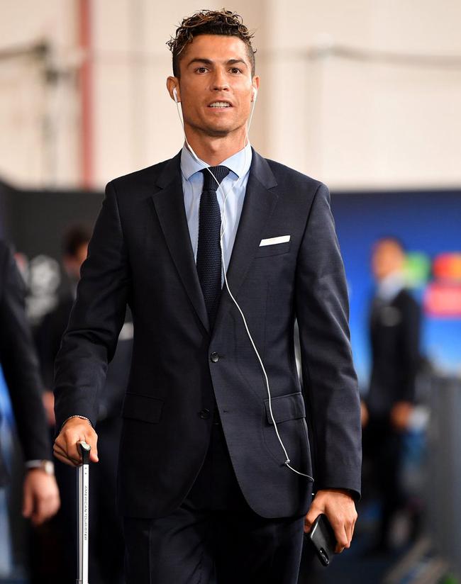 对猛龙跨季10连胜！布伦森35+6三分势不可挡 与场边球迷对喷太经典